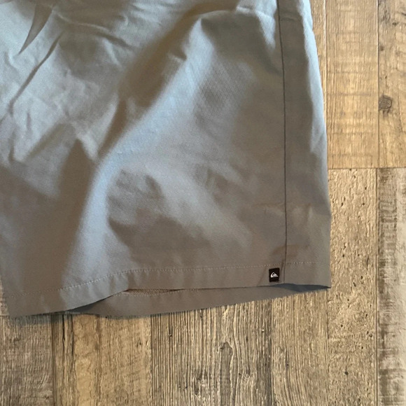 Quiksilver Men's Charcoal Flat Front Shorts - Picture 2 of 6